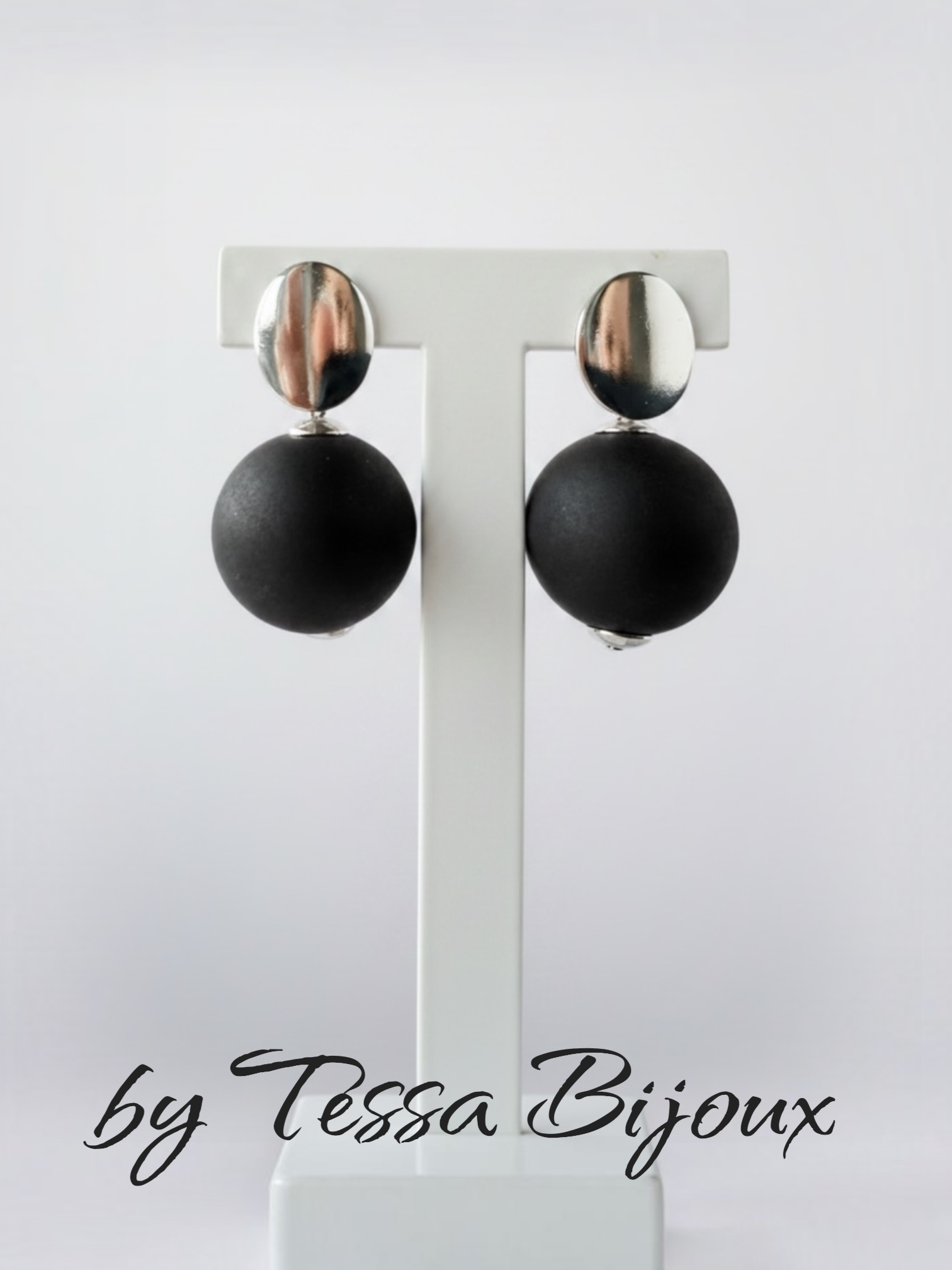 THE SEVENTY COLLECTION BY TESSA BIJOUX- MATTEBLACK RESIN EARRINGS